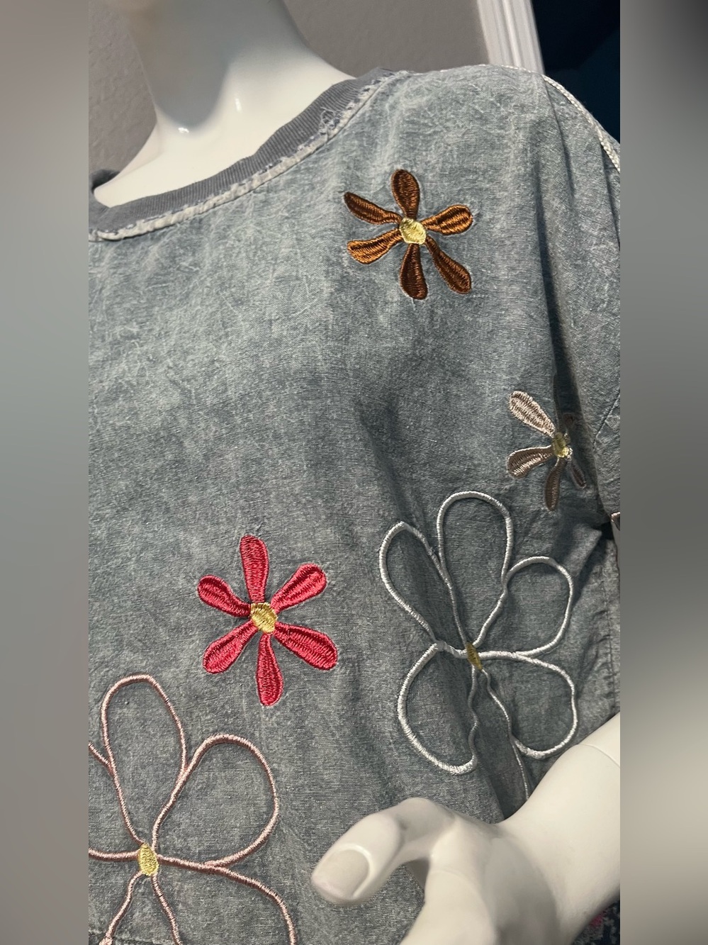 Oli and Hali slate blue floral embroidered top size S - Picture 3 of 12